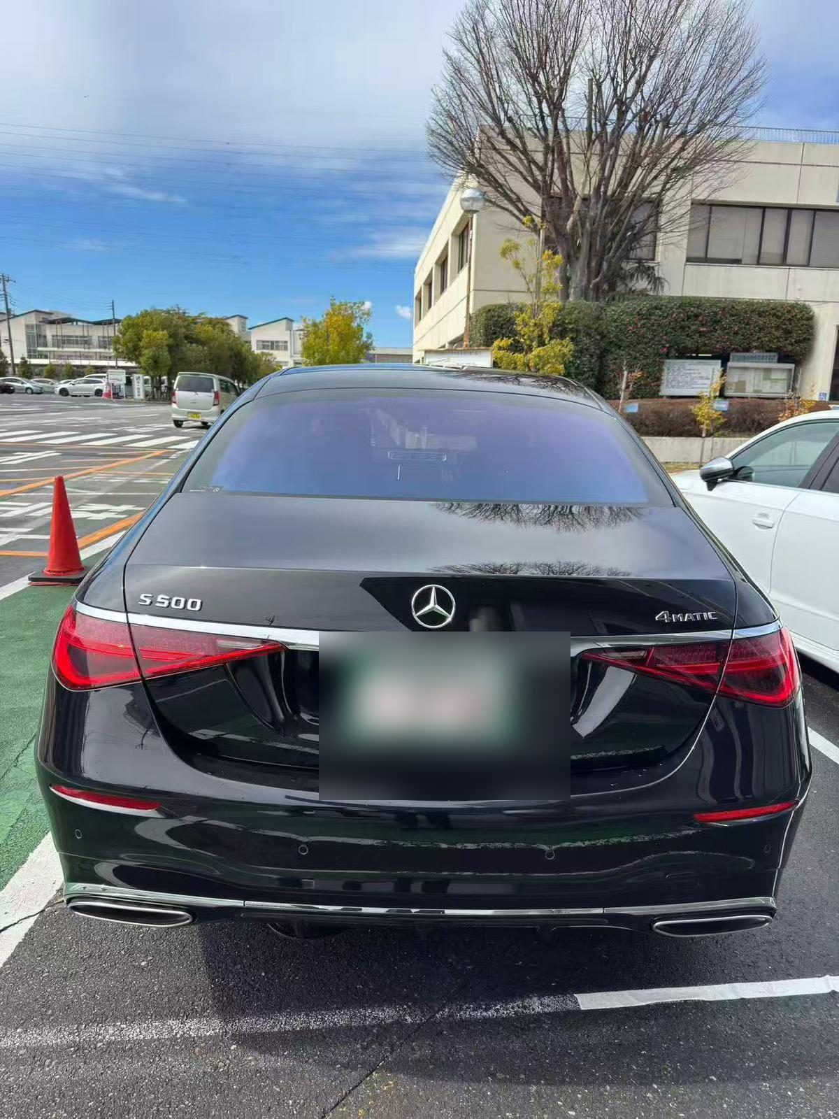Mercedes-Benz S-Class: view 2